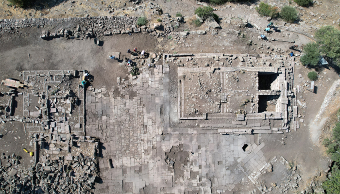 Aigai Antik Kenti'nde Athena Tapınağı'nın silüeti ortaya çıktı! Tanrıça’ya sunulan hediyeler bulundu