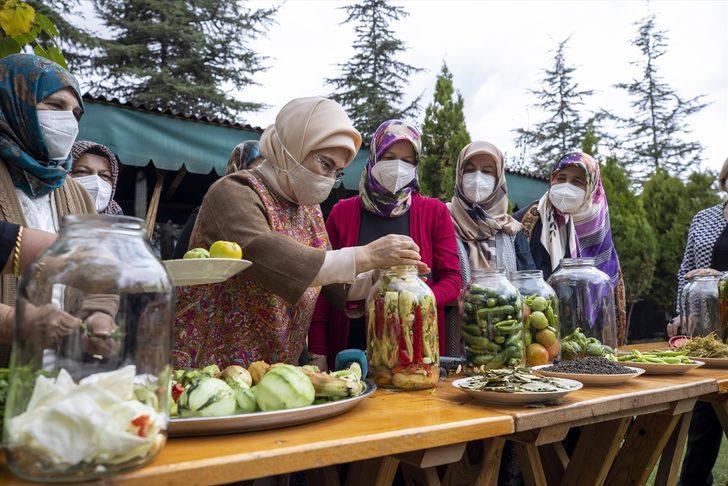 Emine Erdoğan, Çubuk'ta kadınlarla turşu kurdu G3