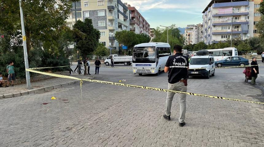 Aydın'da eşinin yanında gördüğü kişiye otomobille çarpan koca gözaltına alındı