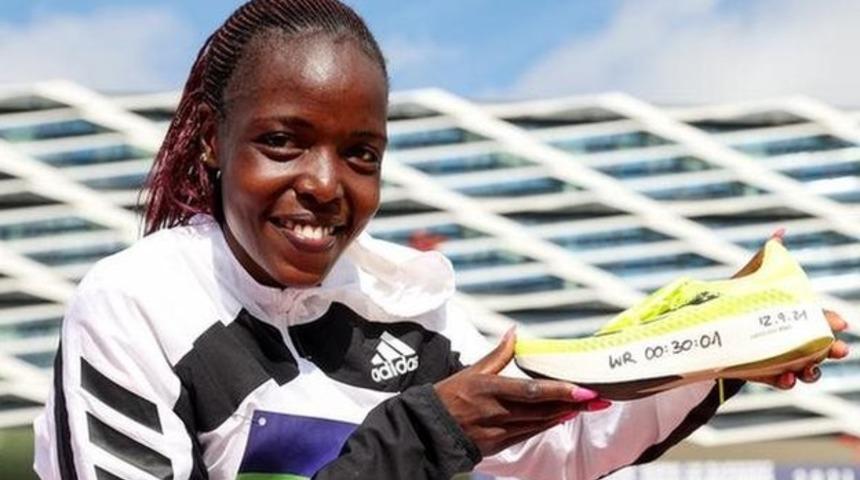 Agnes Tirop: D&uuml;nya rekortmeni Kenyalı atlet evinde &ouml;l&uuml; bulundu, kayıp eşi cinayet zanlısı