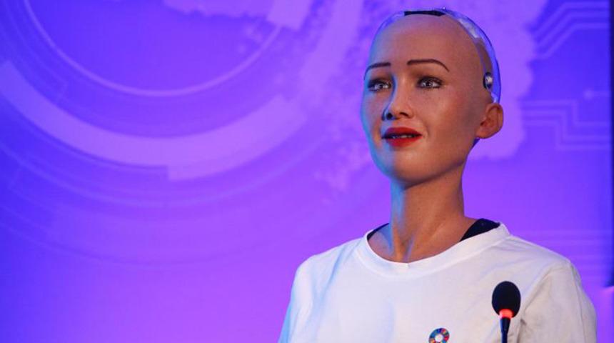 Robot Sophia bebek sahibi olmak istiyor!
