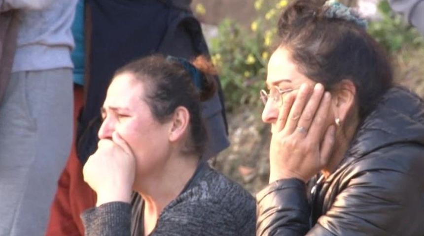 İstanbul'da geri dönüşüm tesisinde yangın! Gözyaşlarını tutamadılar