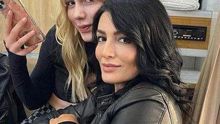 Havva Öztel ve Aleyna Tilki kavuştu! Havaalanı kapısında dans!