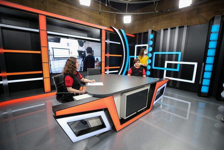 İletişimci adayı liseliler derslerini profesyonel stüdyoda görüyor G2