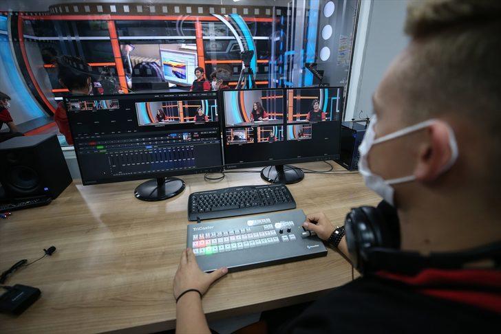 İletişimci adayı liseliler derslerini profesyonel stüdyoda görüyor G3