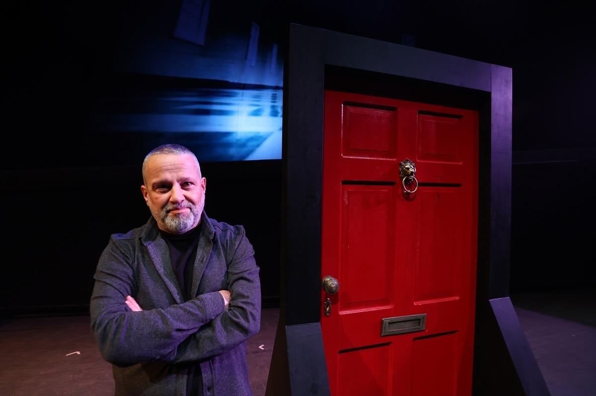 İnsanın i&ccedil;indeki canavar "Bay Hyde" tiyatro sahnesine &ccedil;ıkıyor