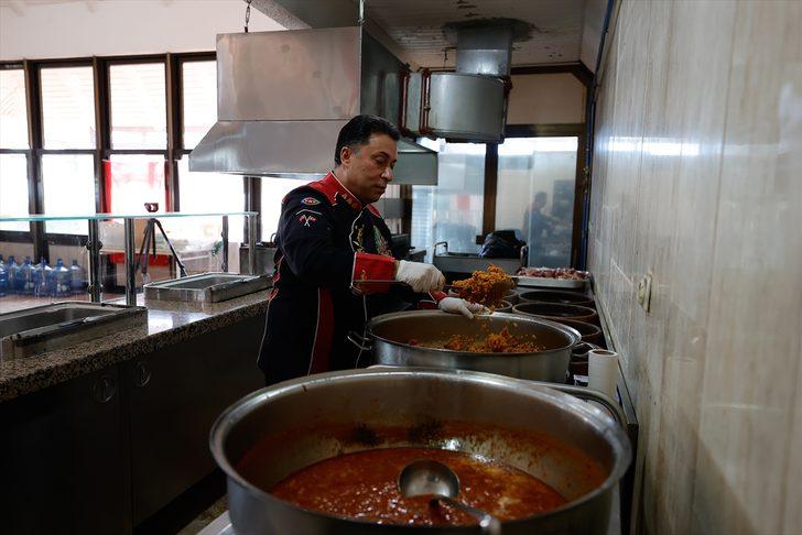 Bulaşıkçılıktan kraliyet ailesinin mutfak şefliğine uzanan lezzet yolculuğu G2