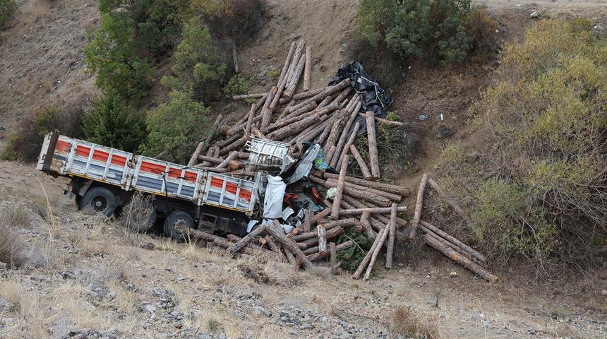 Korkun&ccedil; kaza! 30 metreden u&ccedil;tu, ezilerek &ouml;ld&uuml;