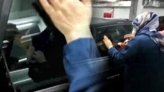 Panik anları! 1 yaşındaki çocuk otomobilde kilitli kaldı