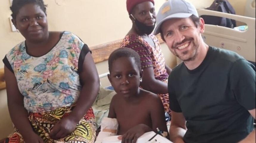 Mesut &Ouml;zil'den Afrika'daki &ccedil;ocuklara sağlık desteği