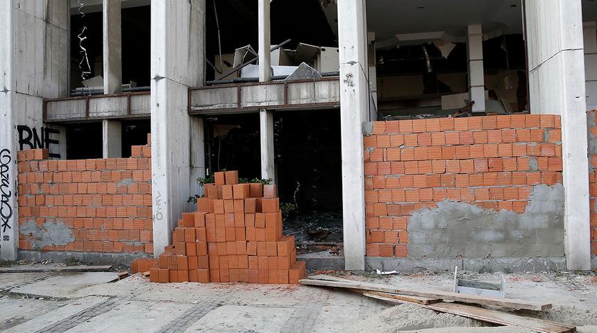 Zarrab'ın eski holdingine hırsızlar dadandı! Girişlere duvar örüldü