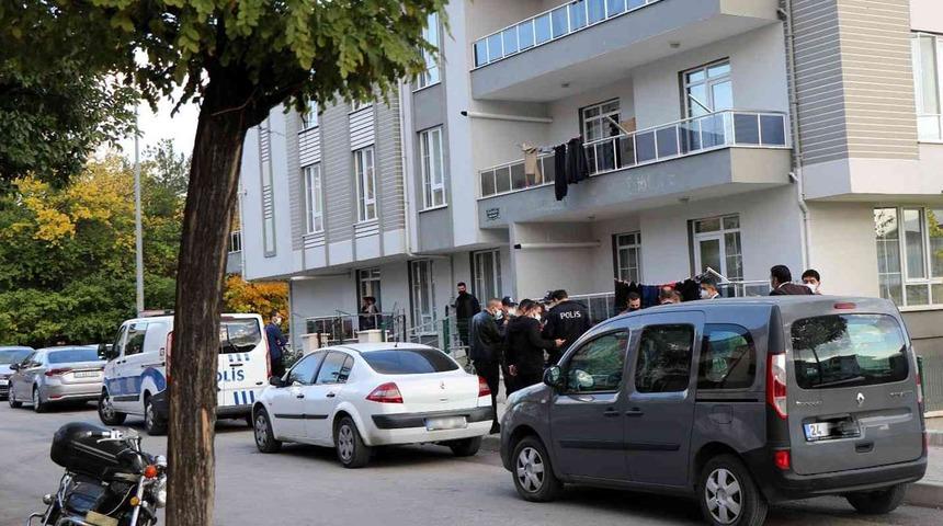 13 yaşındaki kız, babasının beylik tabancasıyla kendisini vurdu