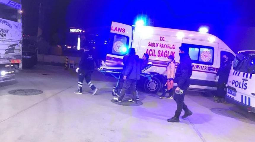 Benzinlikte bıçaklı saldırı: 1’i polis 2 yaralı