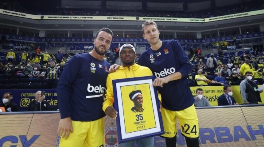 Fenerbahçe'den Ali Muhammed'e özel tören