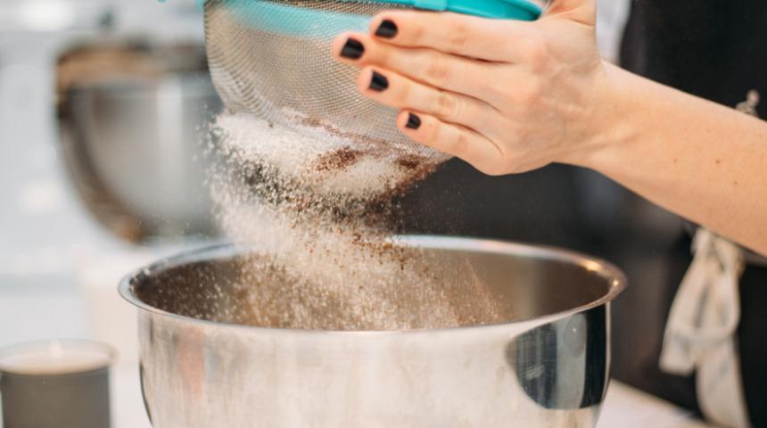 Ağızda dağılıyor, yemeye doyum olmuyor! Bütün püf noktalarıyla un kurabiyesi tarifi