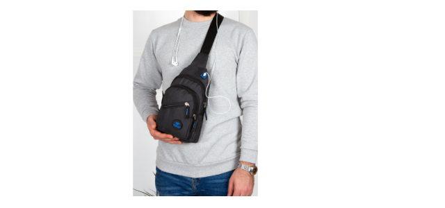 Erkekler için her kombine uygun, bol cepli omuz çantası modelleri