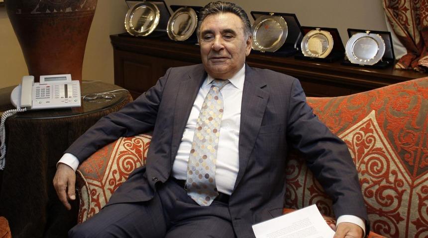 Aydın Doğan gazetelere ilan vererek geri döndü! "Merhaba"