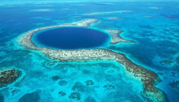 Denizin tam ortasında gizemli çukur! Belize’nin Büyük Mavi Delik efsanesi herkesi şaşırtıyor