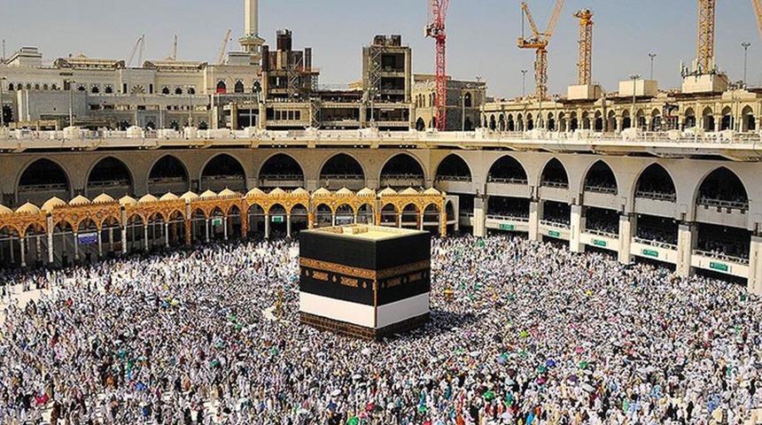 Mescid-i Haram ve Mescid-i Nebevi tam kapasiteyle ibadete a&ccedil;ılıyor