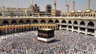 Mescid-i Haram ve Mescid-i Nebevi tam kapasiteyle ibadete açılıyor
