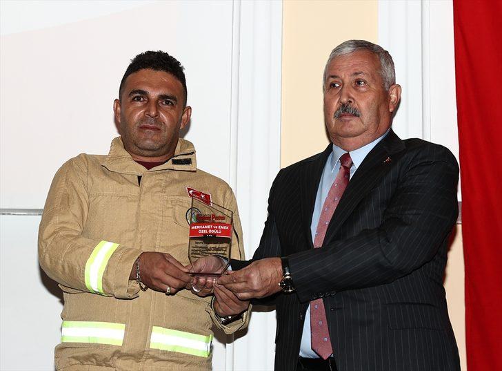 Merhamet ve Emek Ödülleri'nde 14 iyiliksevere plaket verildi G1