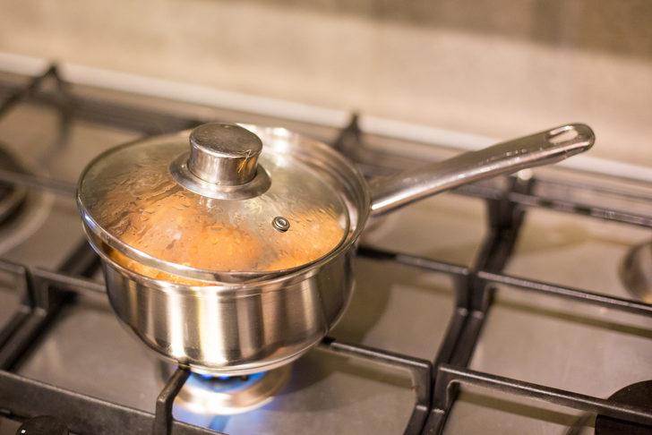 Hafta sonu kahvaltısına çok yakışacak bir lezzet! İşte parmak yediren yumurta dolması tarifi G1