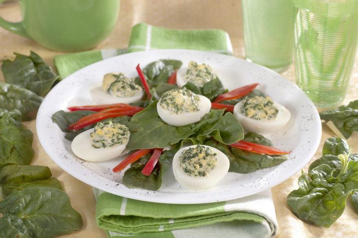 Hafta sonu kahvaltısına çok yakışacak bir lezzet! İşte parmak yediren yumurta dolması tarifi G5