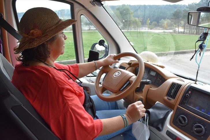 Kadınların toplumsal eşitliği için karavanıyla şehir şehir dolaşıyor G3