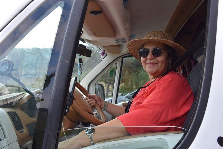 Kadınların toplumsal eşitliği için karavanıyla şehir şehir dolaşıyor G4