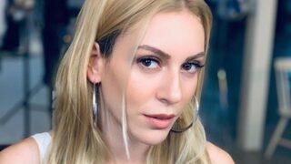 Güzel oyuncu Sinem Kobal'ın kardeşini gören şaşıp kalıyor! Karizmasıyla yıkıp geçti