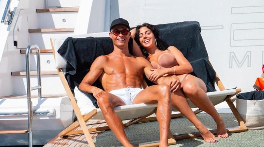 Cristiano Ronaldo'dan sevgilisine ilginç hediye