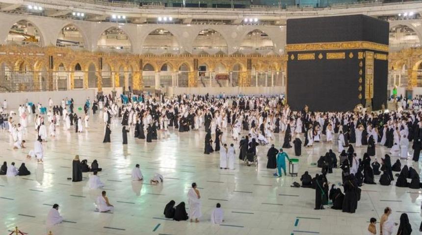 Kabe'nin etrafındaki bariyerler kaldırıldı