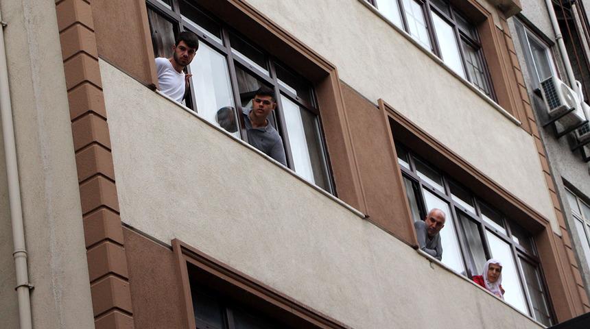 Kağıthane'de korku dolu anlar! Vatandaşlar sokağa döküldü