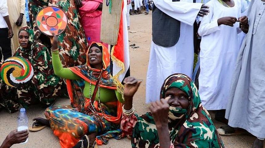 Sudan'da askeri darbe yanlıları protesto g&ouml;sterileri d&uuml;zenledi