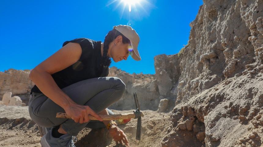 Kaymakam tarihin gün yüzüne çıkarılması için kazılarda gönüllü çalışıyor