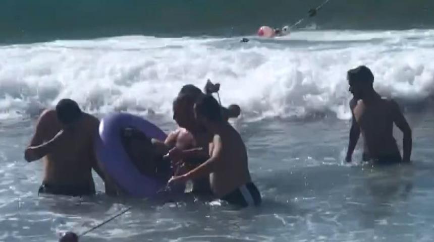 Ünlü tatil beldesinde korku dolu anlar! İmdadına son anda yetiştiler