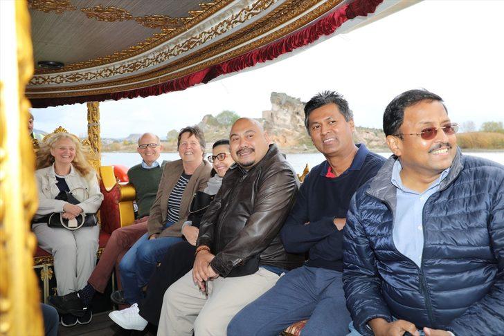 Festival için Afyonkarahisar'a gelen büyükelçiler Frigya'yı gezdi G3