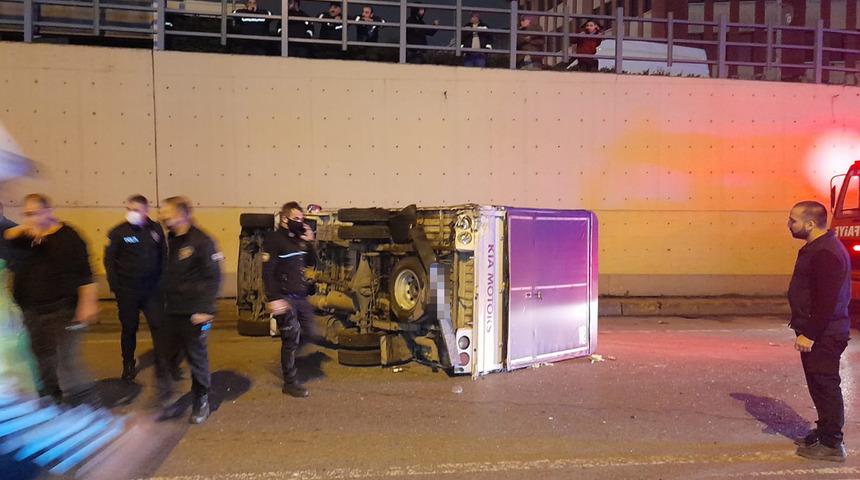 TEM Bağlantı Yolu'nda trafiği durduran kaza: 2 yaralı!