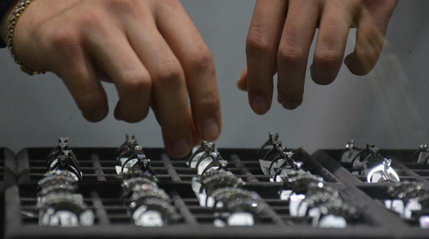 Döviz artışı evlilik teklifi yapacak damat adaylarını da zora soktu!