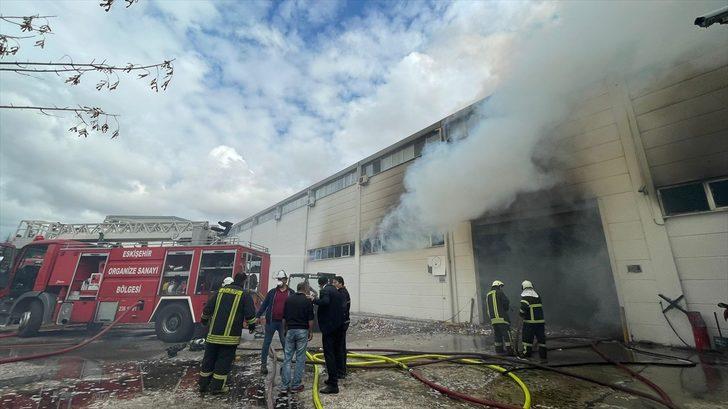 GÜNCELLEME - Eskişehir'de ambalaj fabrikasında çıkan yangın kontrol altına alındı G4