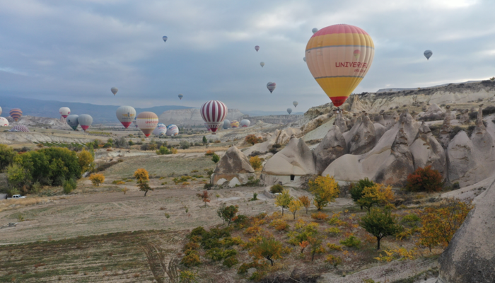 Sonbaharın her tonunu yansıttı! Kapadokya’nın atmosferi turistleri büyüledi