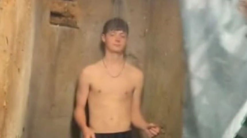 Sosyal medya bu evi konuşuyor! Mağarada duş alıyorlar