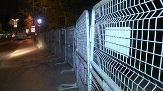 KESK üyeleri, barikatı yardı