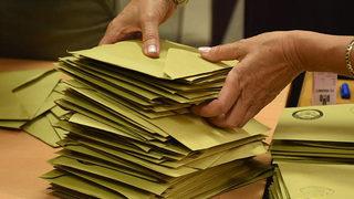 Seçim ertelenmesin demiyoruz