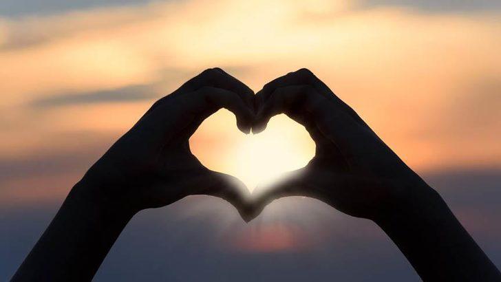 'Onlar için bir gül, bir mesaj kurtarır' Hangi burca hangi hediye alınmalı? Evlilik, aldatılma... İlişkilerde en iyi anlaşan burçlar hangileri? Astrolog Dolunay Karaca anlattı G4