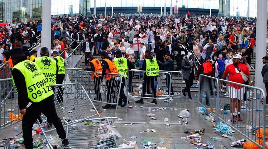 UEFA'dan İngiltere'ye ceza