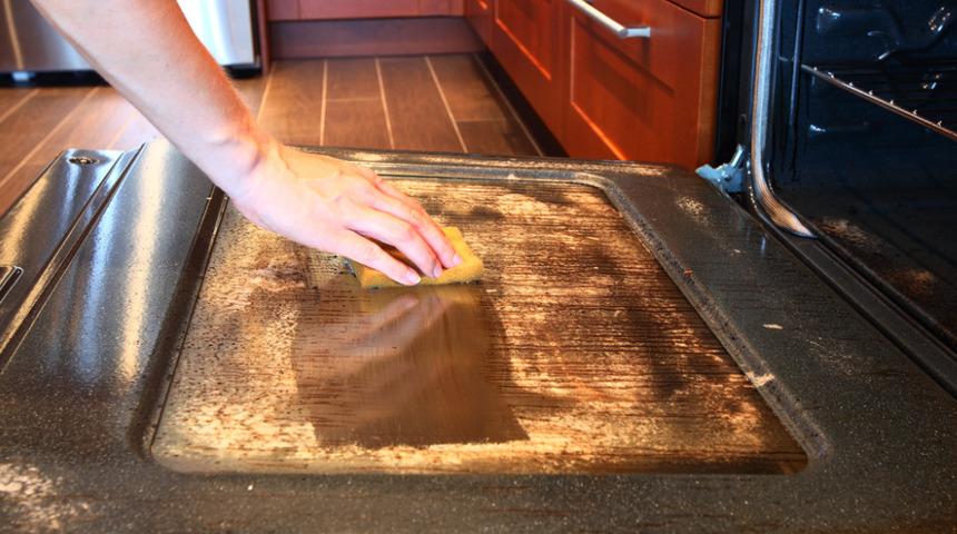 Fırın kirleriyle başınız dertte mi? Bu yöntemlerle kalıplaşan kirlerden kurtulmak mümkün