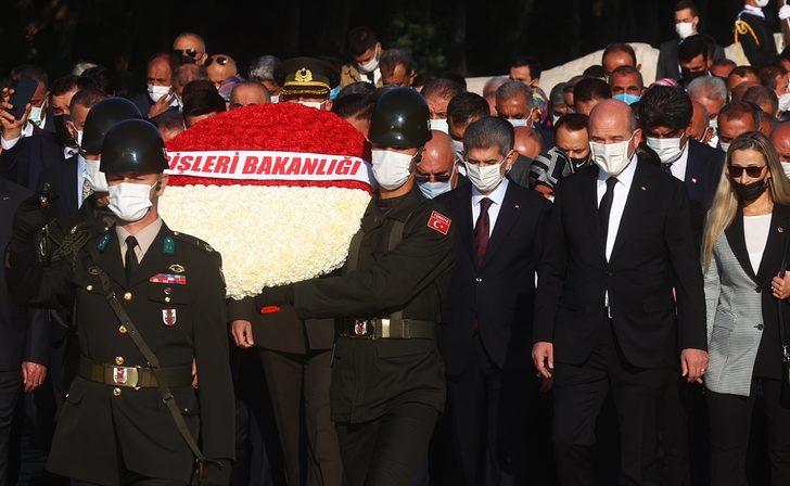 İçişleri Bakanı Soylu ve beraberindeki heyet Anıtkabir'i ziyaret etti G1
