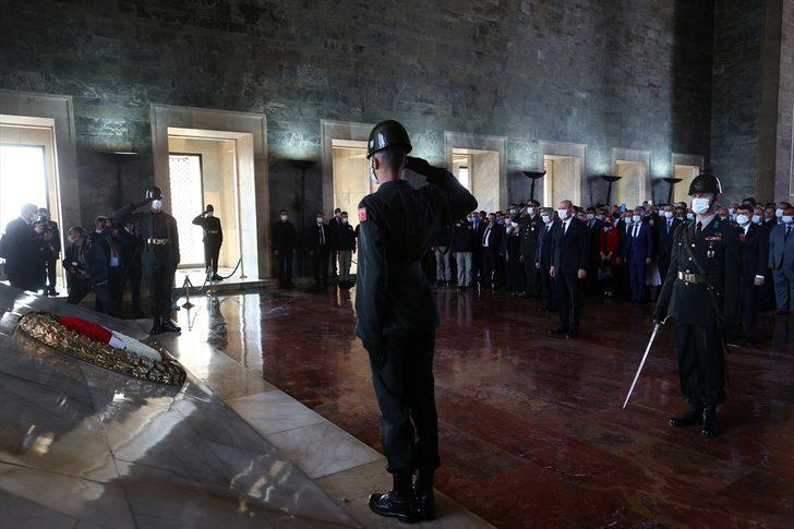 İçişleri Bakanı Soylu ve beraberindeki heyet Anıtkabir'i ziyaret etti G5