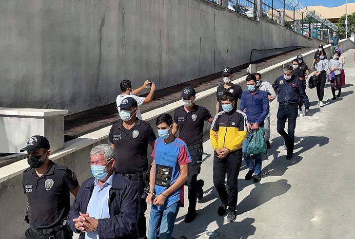 Mersin'de terör örgütü propagandası yaptıkları iddiasıyla yakalanan 4 zanlı tutuklandı G4